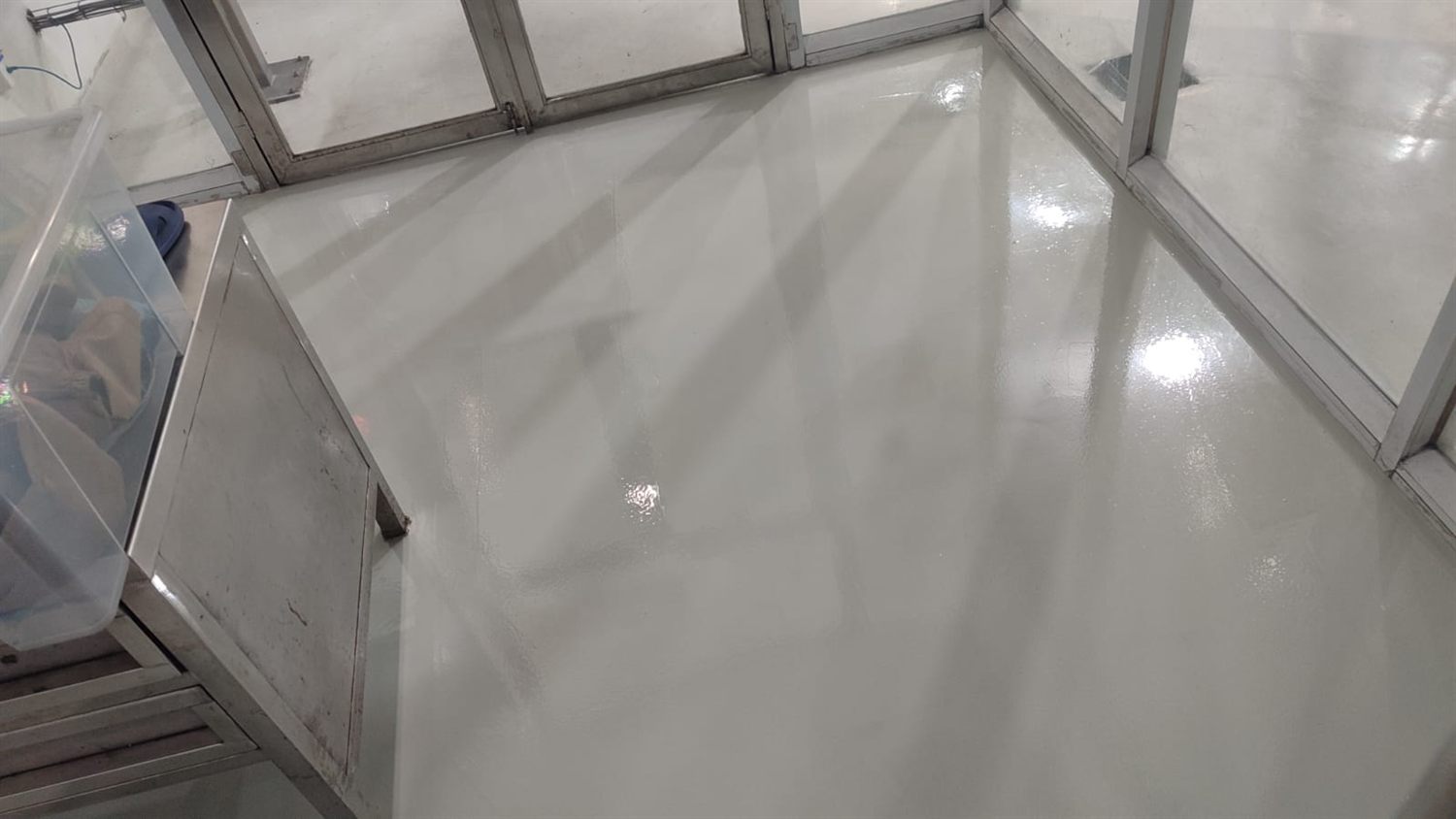 Aplikasi epoxy & finishing